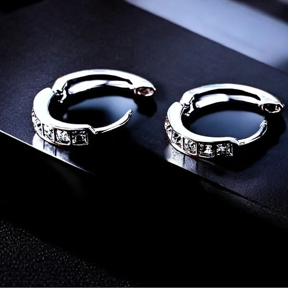 Just in! 925 Silver Hoop Diamond Earrings - Picture 7 of 8